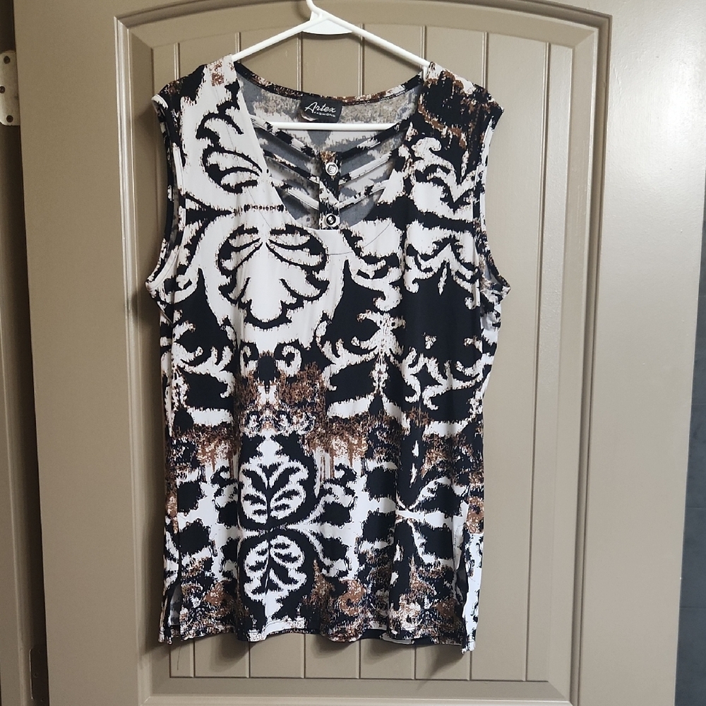 Women's Black and Brown Patterned Top